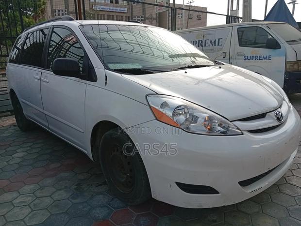 Toyota Sienna 2008 White