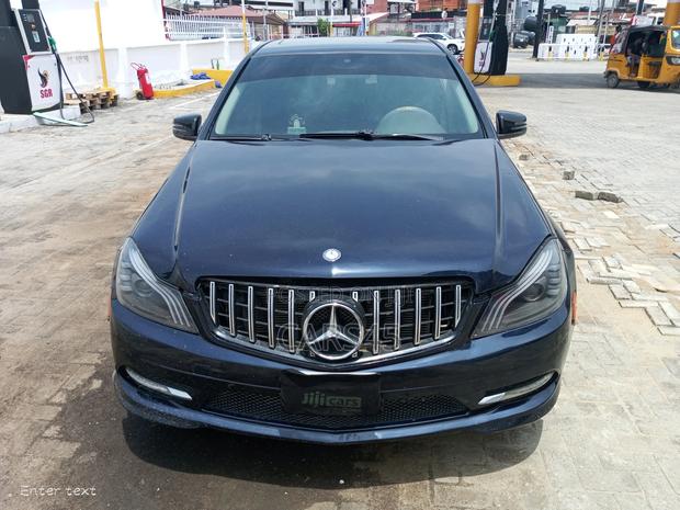 Mercedes-Benz C300 2011 Blue