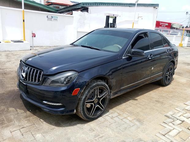 Mercedes-Benz C300 2011 Blue