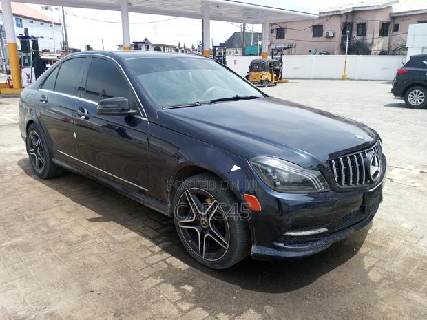 Mercedes-Benz C300 2011 Blue