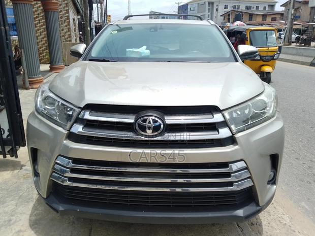 Toyota Highlander 2015 Gold