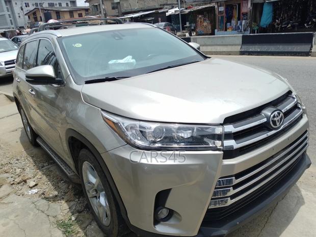 Toyota Highlander 2015 Gold