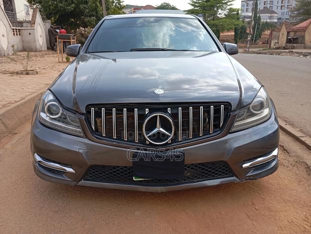 Mercedes-Benz C300 2010 Gray