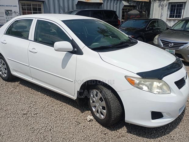 Toyota Corolla 2010 White