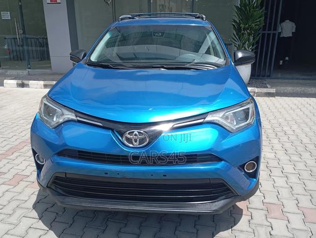 Toyota RAV4 2018 Blue