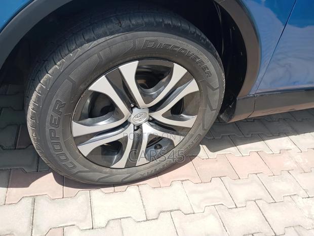Toyota RAV4 2018 Blue