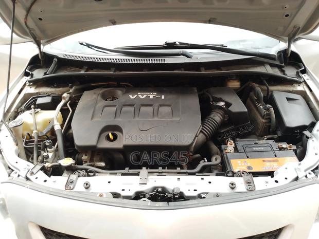 Toyota Corolla 2010 Silver