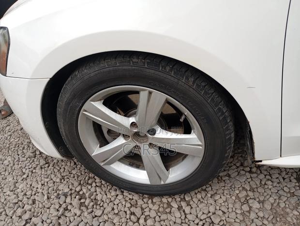 Volkswagen Passat 2012 White