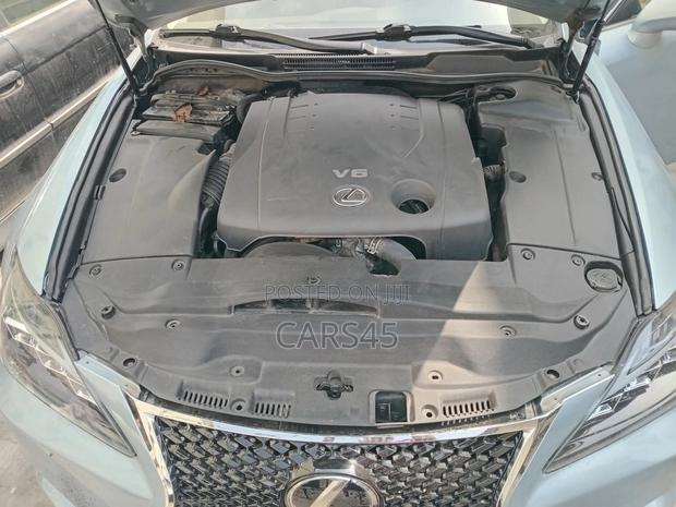 Lexus IS 250 2013 Blue