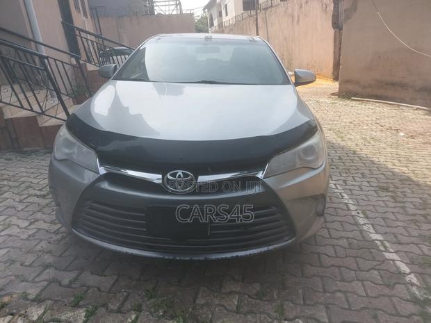 Toyota Camry LE 4dr Sedan (2.5L 4cyl 6A) 2017 Silver