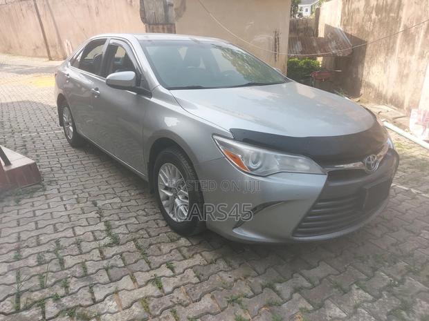 Toyota Camry LE 4dr Sedan (2.5L 4cyl 6A) 2017 Silver