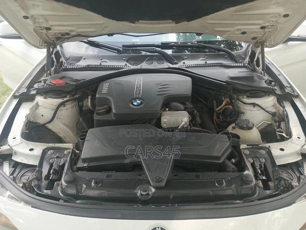 BMW 320i Sedan RWD 2013 White