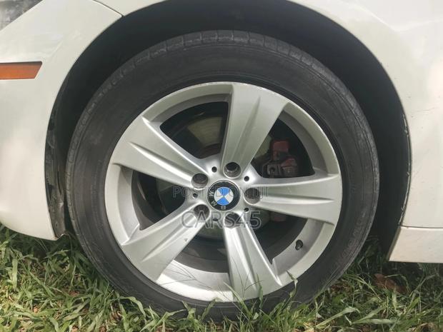 BMW 320i Sedan RWD 2013 White