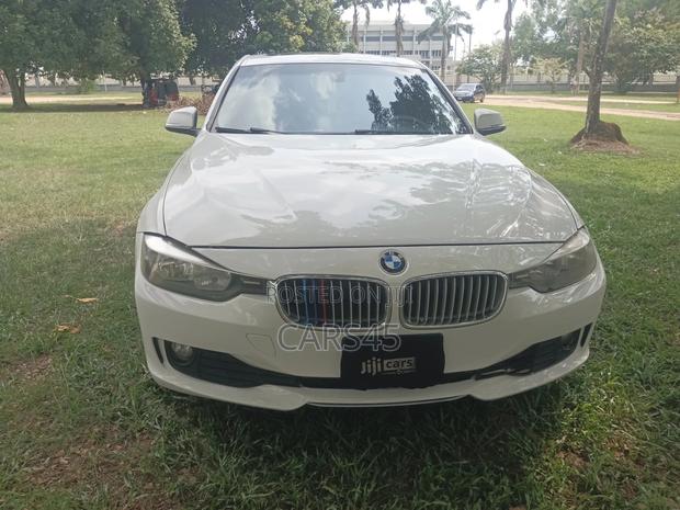 BMW 320i Sedan RWD 2013 White