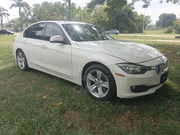 BMW 320i Sedan RWD 2013 White
