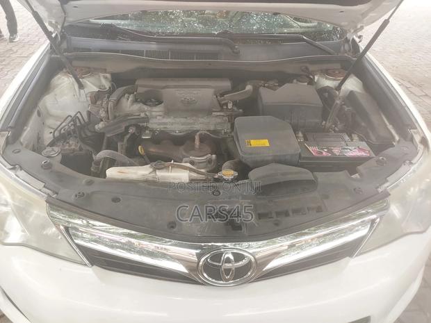 Toyota Camry LE 4dr Sedan (2.5L 4cyl 6A) 2014 White