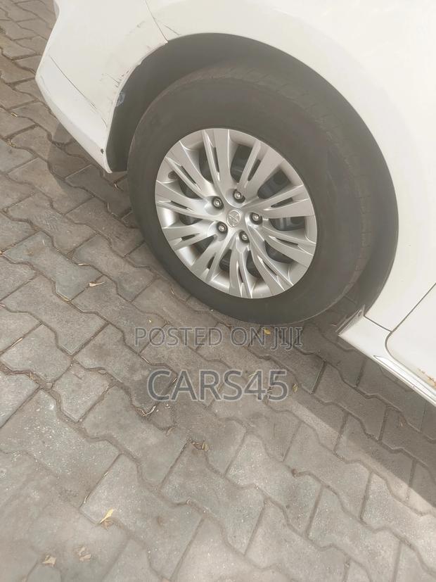 Toyota Camry LE 4dr Sedan (2.5L 4cyl 6A) 2014 White