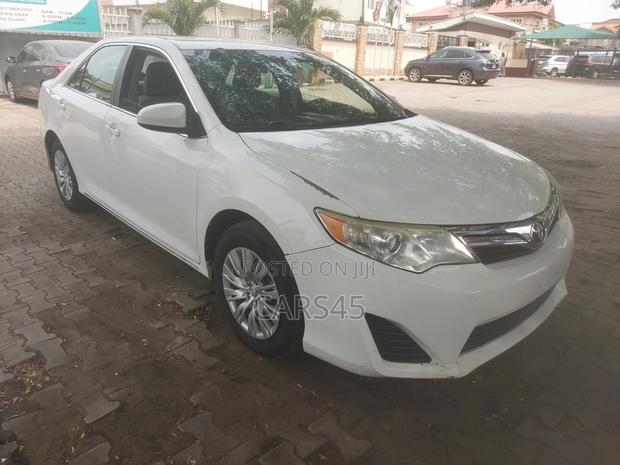 Toyota Camry LE 4dr Sedan (2.5L 4cyl 6A) 2014 White