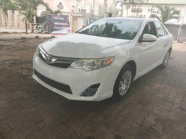 Toyota Camry LE 4dr Sedan (2.5L 4cyl 6A) 2014 White