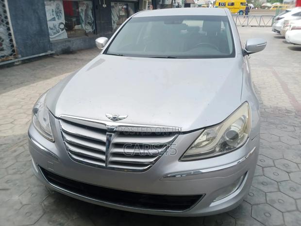 Hyundai Genesis 2013 Silver