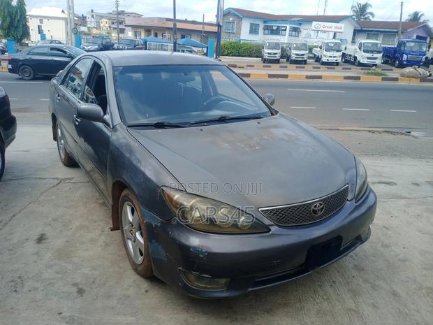 Toyota Camry 2006 Gray