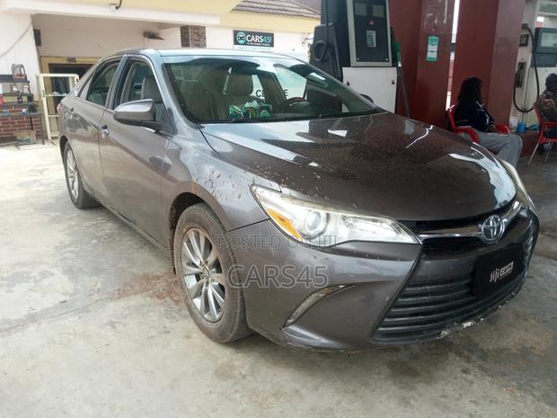 Toyota Camry 2016 Gray