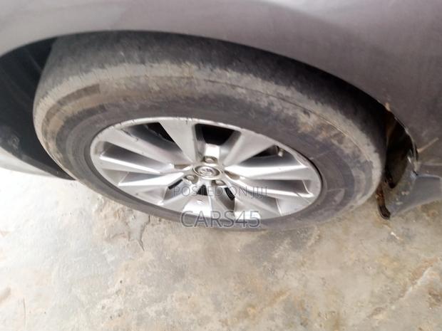 Toyota Camry 2016 Gray