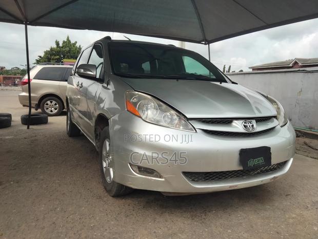 Toyota Sienna 2008 Silver