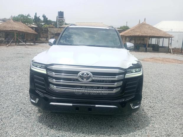 Toyota Land Cruiser 2024 Black