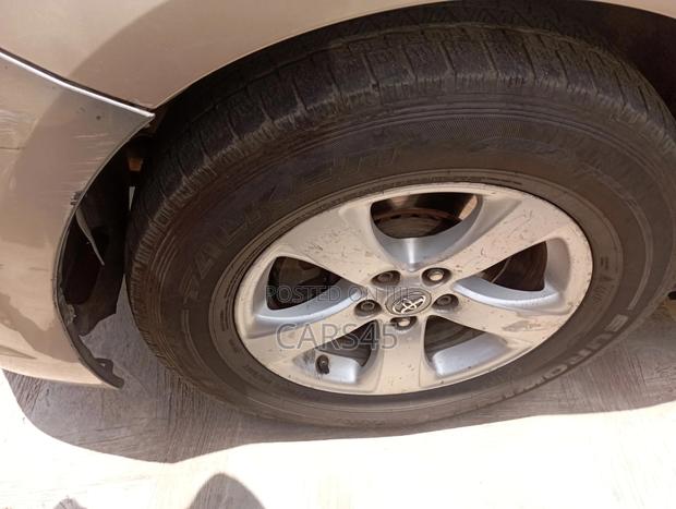 Toyota Sienna 2011 Gold