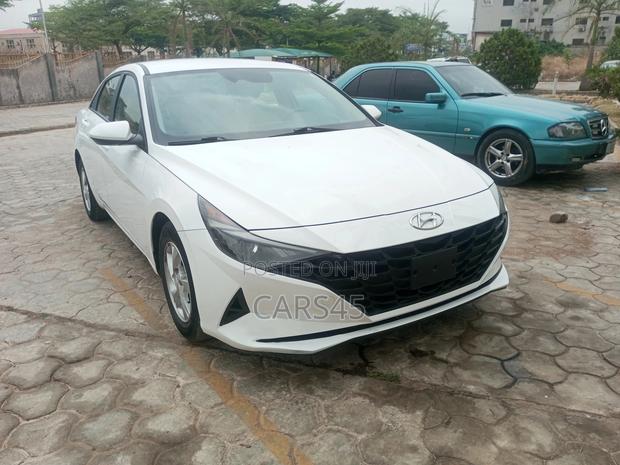 Hyundai Elantra 2022 White