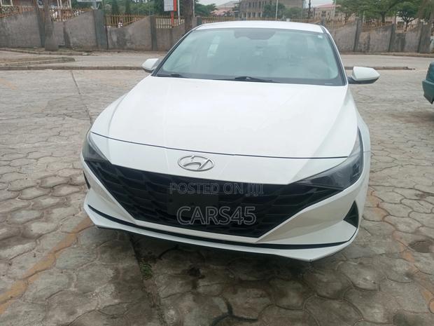 Hyundai Elantra 2022 White