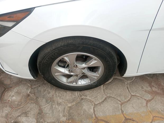 Hyundai Elantra 2022 White