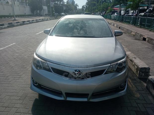 Toyota Camry 2014 Silver