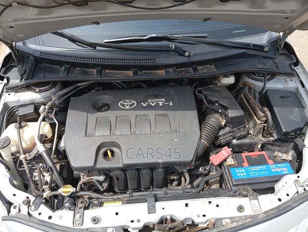 Toyota Corolla 2010 Silver
