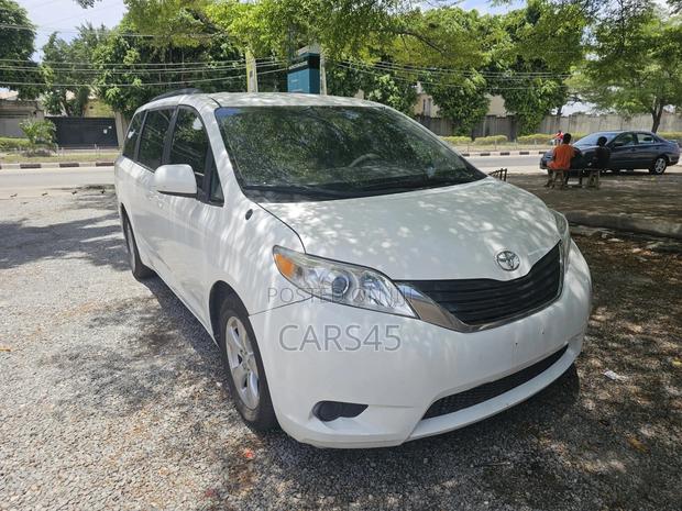 Toyota Sienna 2014 White