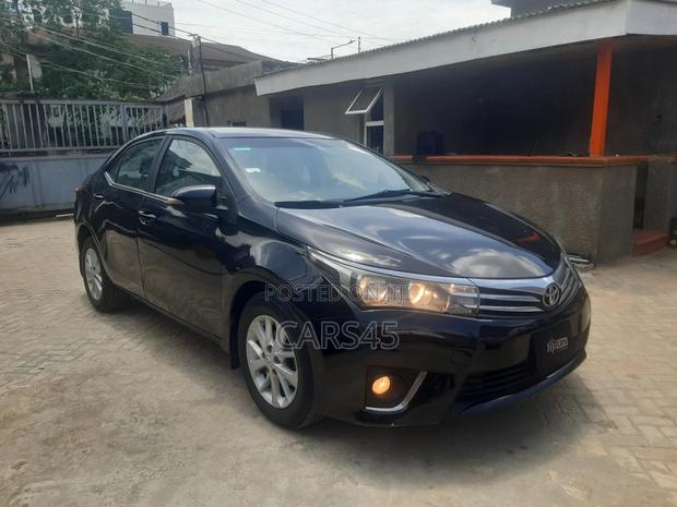 Toyota Corolla 2015 Black