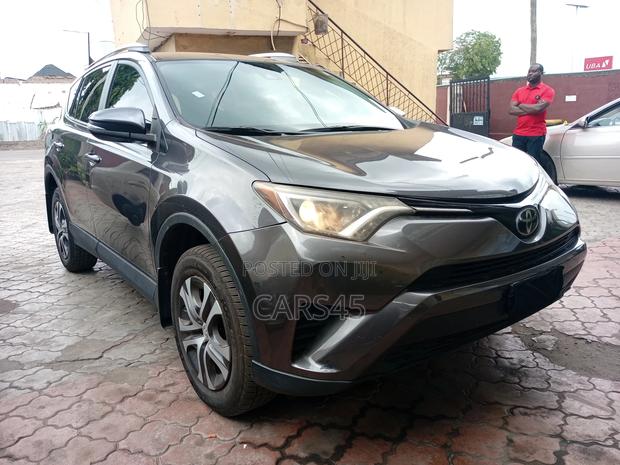 Toyota RAV4 2017 Gray