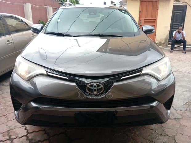 Toyota RAV4 2017 Gray