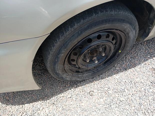 Toyota Camry LE 4dr Sedan (2.4L 4cyl 5M) 2002 Silver