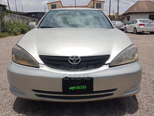 Toyota Camry LE 4dr Sedan (2.4L 4cyl 5M) 2002 Silver