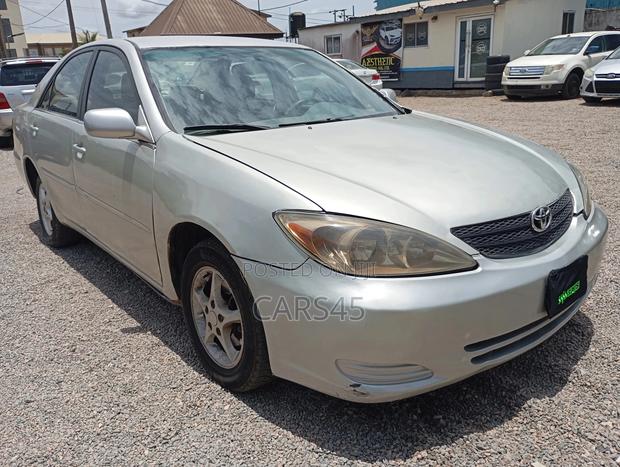 Toyota Camry LE 4dr Sedan (2.4L 4cyl 5M) 2002 Silver