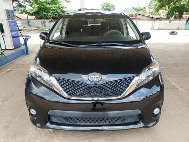 Toyota Sienna 2011 Black