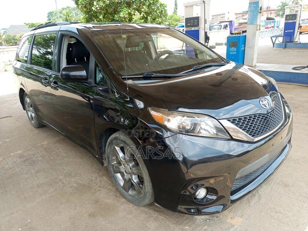 Toyota Sienna 2011 Black