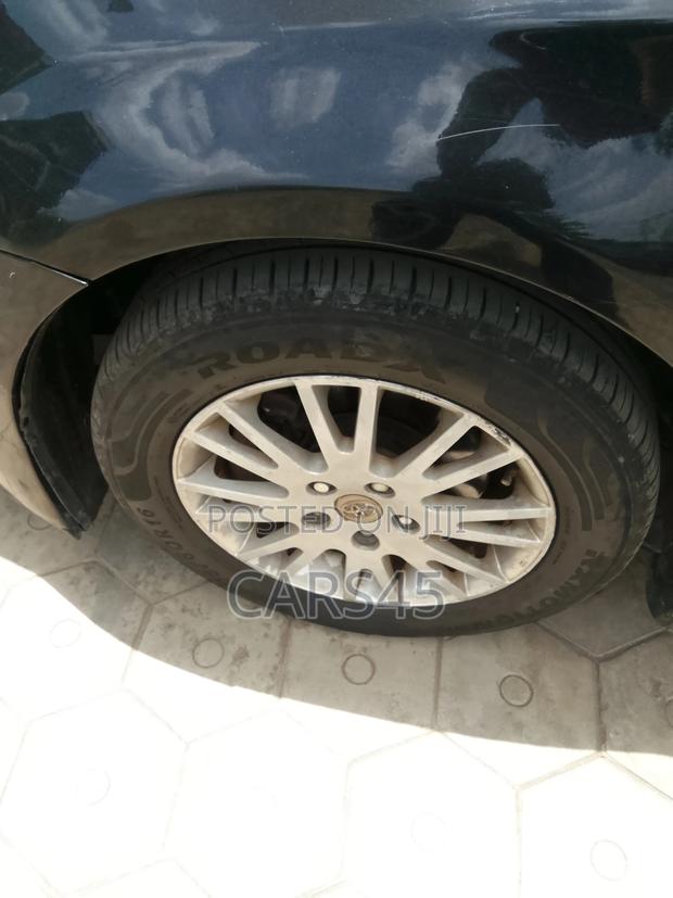 Toyota Avensis 2012 Black