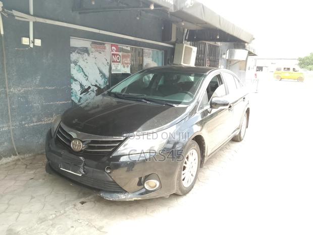 Toyota Avensis 2012 Black