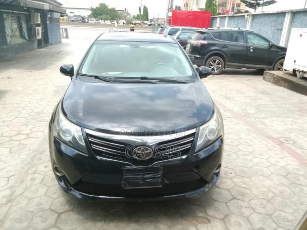 Toyota Avensis 2012 Black