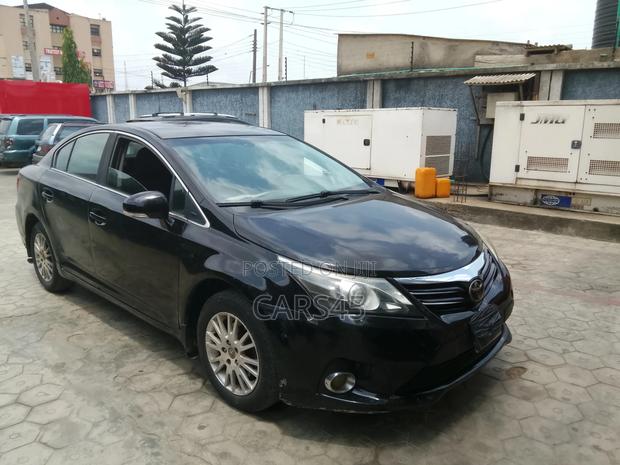 Toyota Avensis 2012 Black