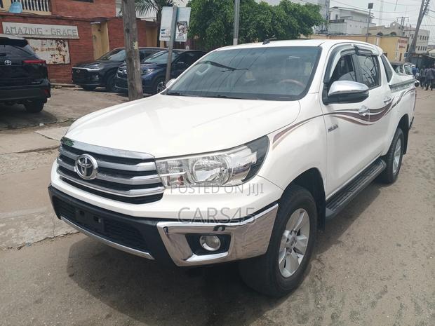 Toyota Hilux 2019 White