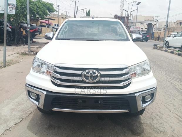 Toyota Hilux 2019 White